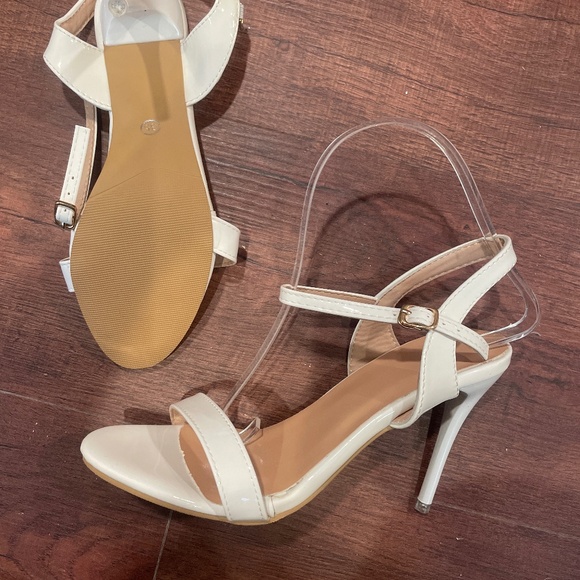 NEW LAST CHANCE NO NAME White High Heel Quarter Strap Sandals - Picture 1 of 1
